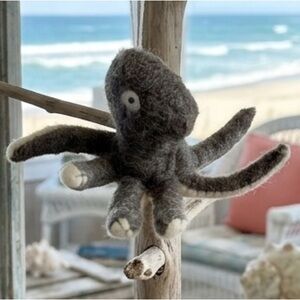 Nautical Needle-Felted Octopus Decor – Woolen Sea Creature Ornament